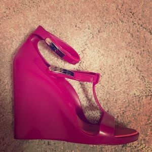 louis vuitton jelly slides